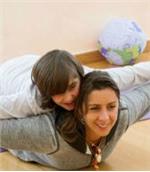 Yoga com histórias para famílias